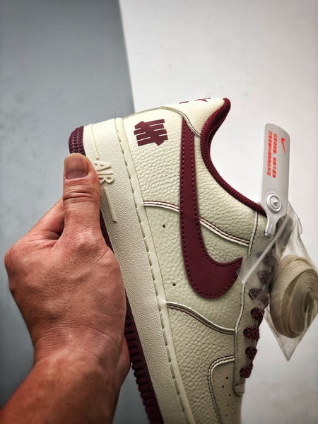 Air Force 1 '07 Low Vermelho Vinho Reflexo - Vista 2