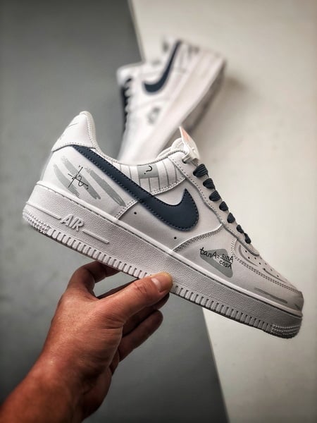 Air Force 1 '07 Low Função Graffiti Branco e Azul - Vista 7