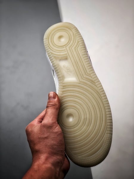 Air Force 1 '07 Low Raspável Branco e Vermelho - Vista 4