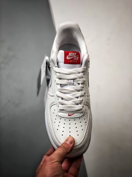 Air Force 1 '07 Low Raspável Branco e Vermelho - Vista 9