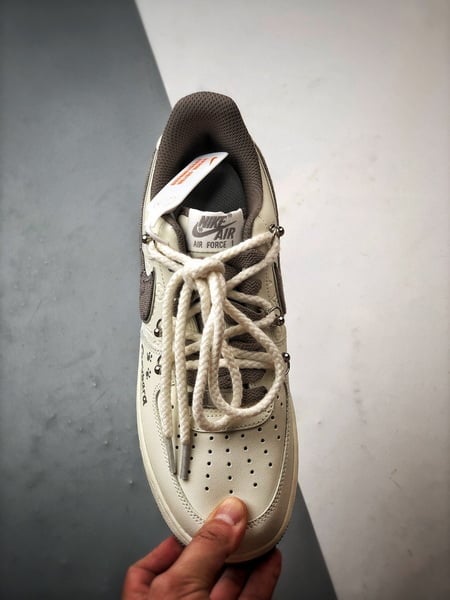 Air Force 1 '07 Low Capibara Mescla Branco e Marrom - Vista 9