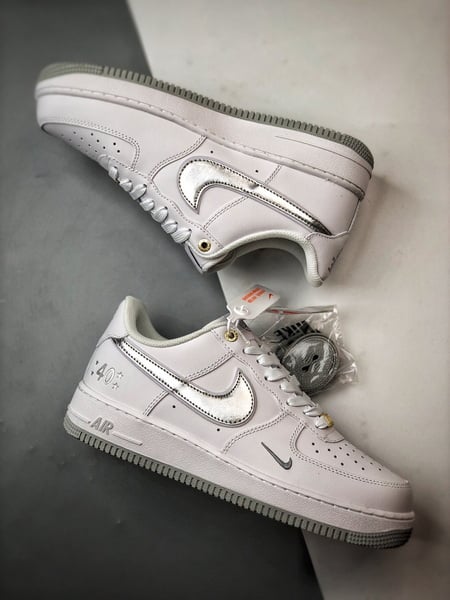 Air Force 1 '07 Low Aniversário Branco Prateado - Vista 7