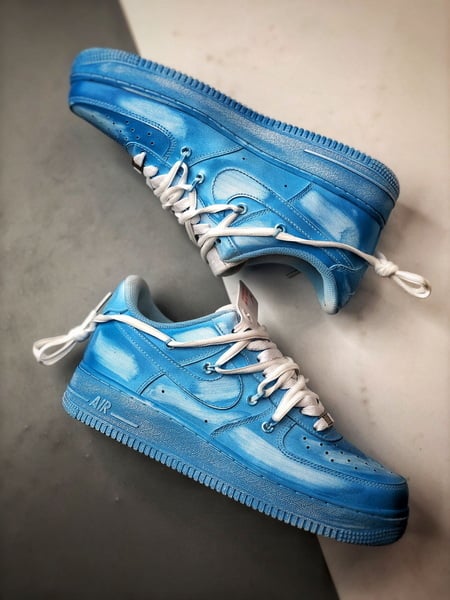 Air Force 1 '07 Low Pintura Azul e Branca com Cadarços - Vista 6