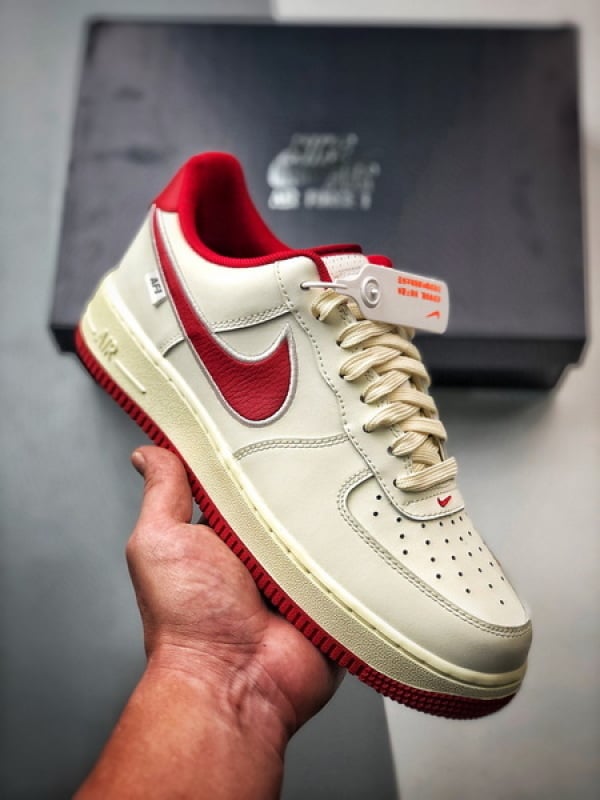 Air Force 1 '07 Low Retro Branco e Vermelho - Vista 1