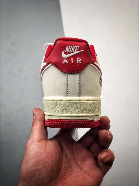 Air Force 1 '07 Low Retro Branco e Vermelho - Vista 3