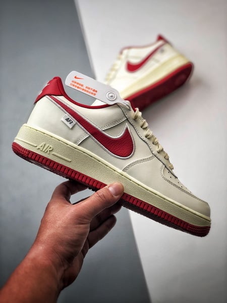 Air Force 1 '07 Low Retro Branco e Vermelho - Vista 7