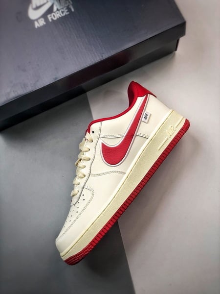 Air Force 1 '07 Low Retro Branco e Vermelho - Vista 8