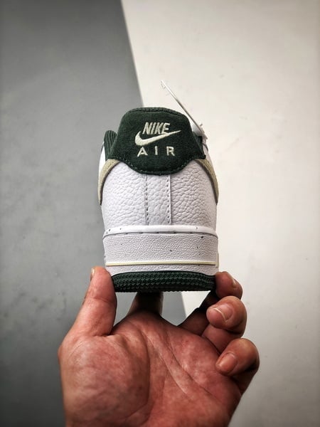 Air Force 1 '07 Low Retro Branco e Verde - Vista 3
