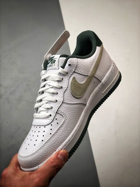Air Force 1 '07 Low Retro Branco e Verde - Vista 5