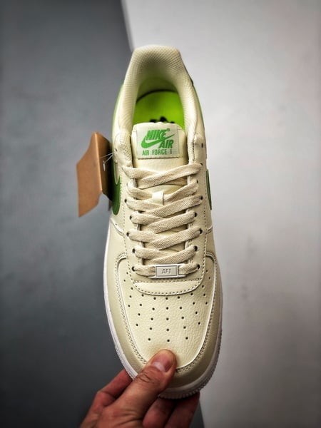 Air Force 1 '07 Low Creme e Verde - Vista 9
