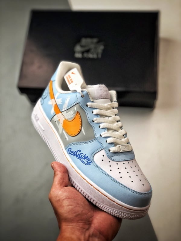 Air Force 1 '07 Low Urso Branco, Azul e Laranja - Vista 1
