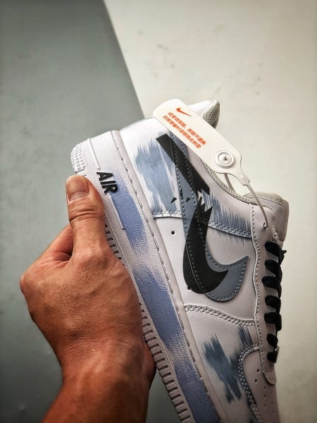 Air Force 1 '07 Low Três Swoosh Quebrados Branco, Preto e Azul - Vista 2