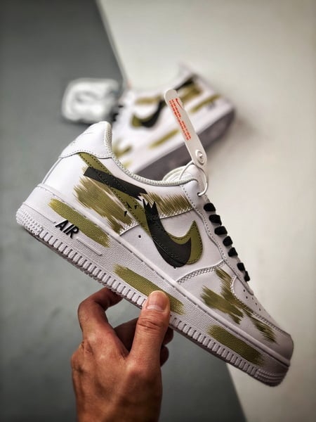 Air Force 1 '07 Low Branco, Preto e Verde Rasgado - Vista 6