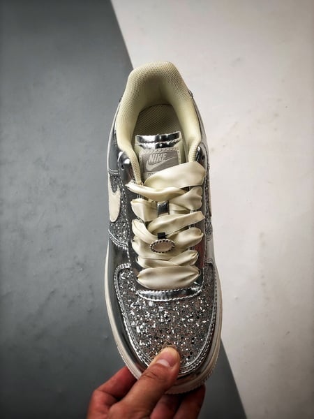 Air Force 1 '07 Low Marca do Tempo Prata e Bege - Vista 9