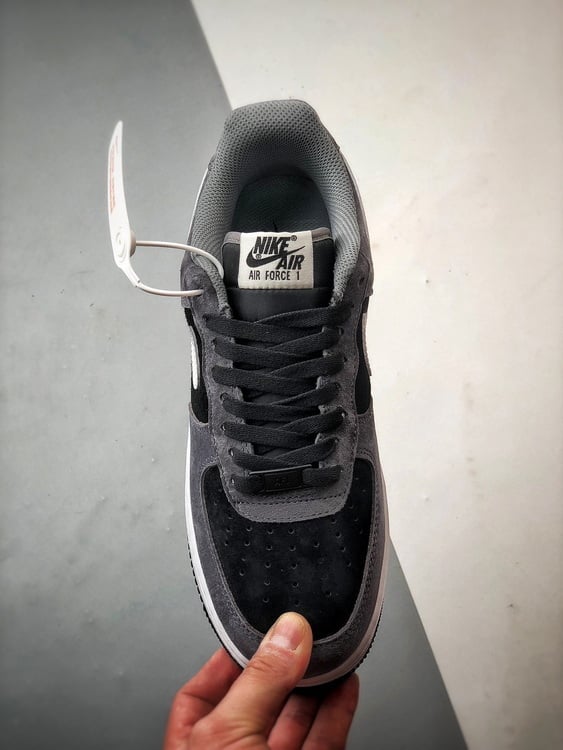 Nike Air Force 1 Low Escuro em Camurça - Vista 9