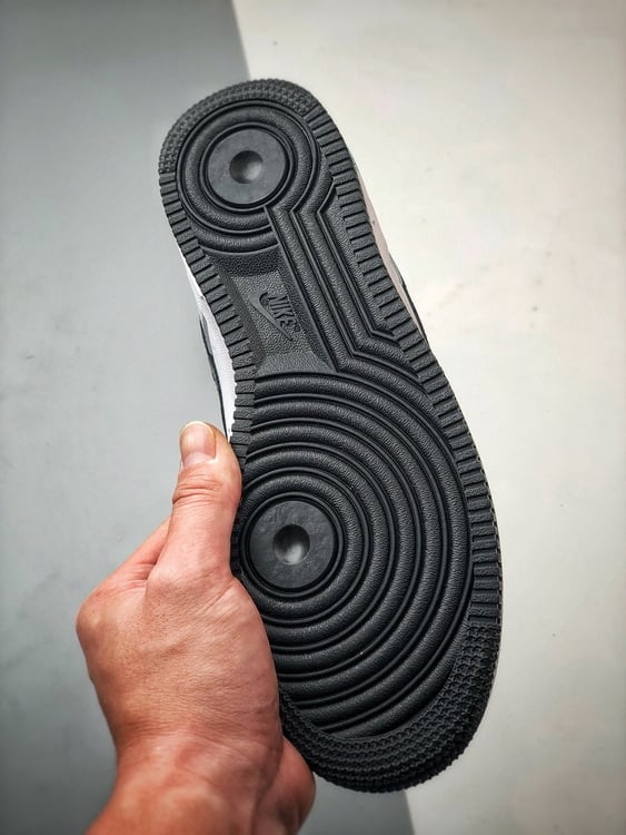 Air Force 1 '07 Low Branco Lua e Preto - Vista 4