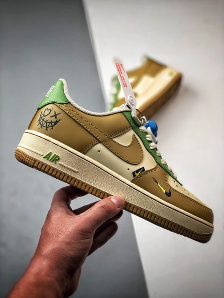 Air Force 1 '07 Low Marrom, Verde e Palhaço - Vista 7