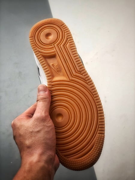 Air Force 1 '07 Low Cinza e Branco - Vista 4