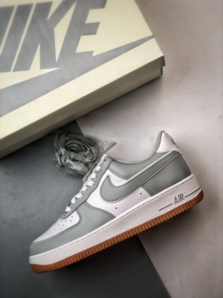 Air Force 1 '07 Low Cinza e Branco - Vista 8