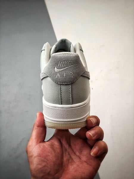 Air Force 1 '07 Low Branco e Cinza - Vista 3