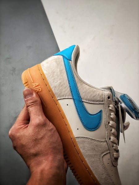 Air Force 1 '07 Low Cinza e Azul Sola Natural - Vista 2