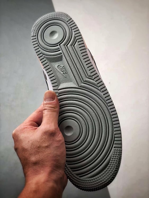 Air Force 1 '07 Low Camurça Cinza - Vista 4