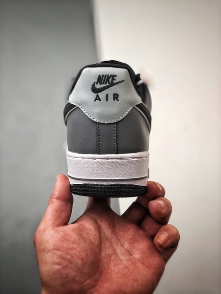 Air Force 1 '07 Low Cinzento e Preto - Vista 4
