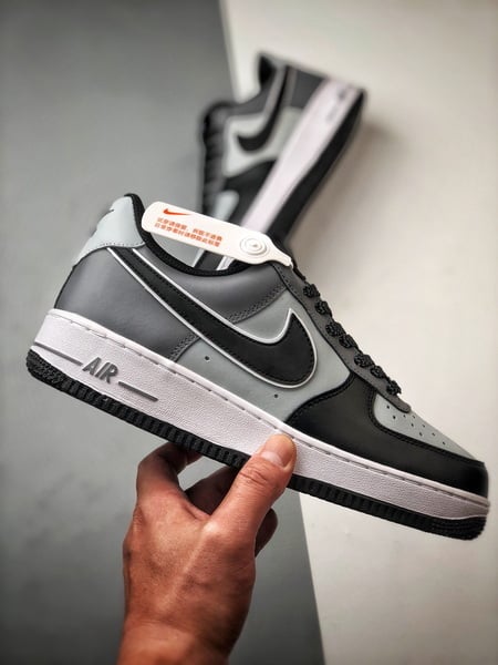 Air Force 1 '07 Low Cinzento e Preto - Vista 7