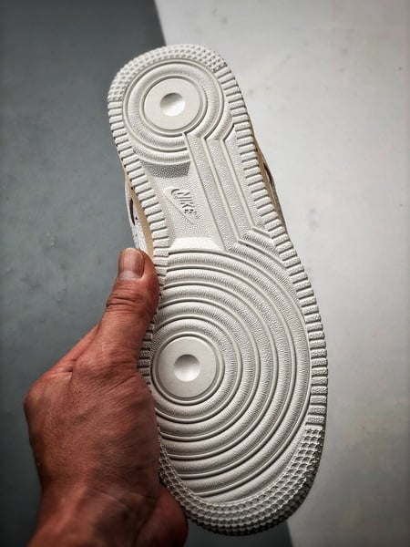 Air Force 1 '07 Low Coração Branco, Castanho e Rosa - Vista 4