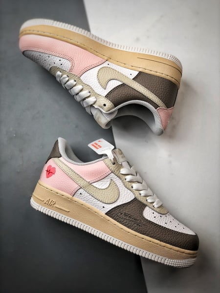 Air Force 1 '07 Low Coração Branco, Castanho e Rosa - Vista 6