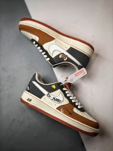 Air Force 1 '07 Low Tom e Jerry Branco, Cinza e Castanho - Vista 6