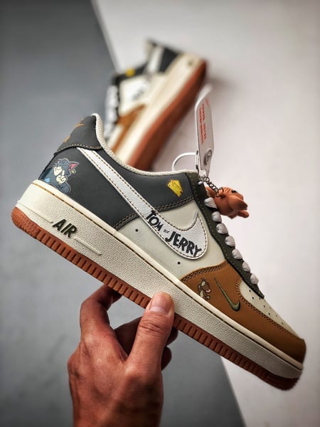 Air Force 1 '07 Low Tom e Jerry Branco, Cinza e Castanho - Vista 7