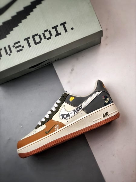 Air Force 1 '07 Low Tom e Jerry Branco, Cinza e Castanho - Vista 8