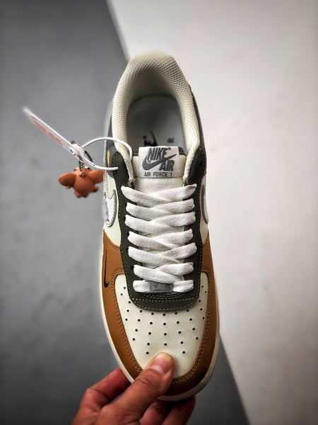 Air Force 1 '07 Low Tom e Jerry Branco, Cinza e Castanho - Vista 9