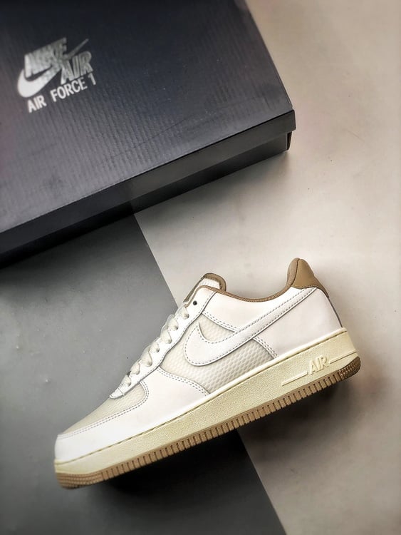 Air Force 1 '07 Low Branco e Marrom - Vista 8