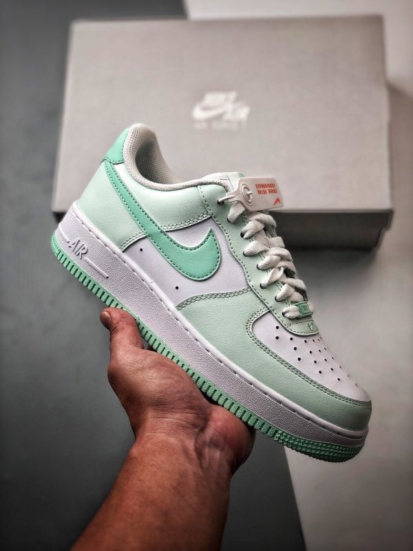 Air Force 1 '07 Low Branco e Verde Claro - Vista 1