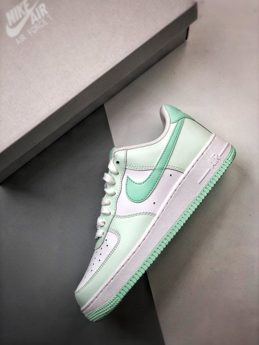 Air Force 1 '07 Low Branco e Verde Claro - Vista 8