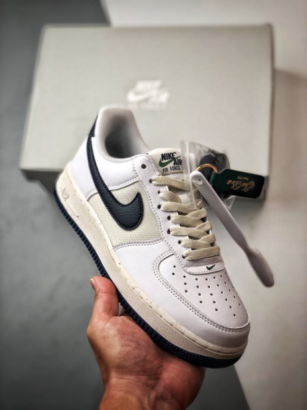 Air Force 1 '07 Low Branco e Azul Escuro - Vista 1