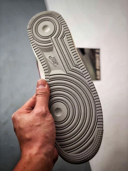 Air Force 1 '07 Low Branco, Cinza e Vermelho - Vista 4