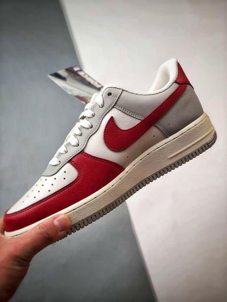 Air Force 1 '07 Low Branco, Cinza e Vermelho - Vista 5