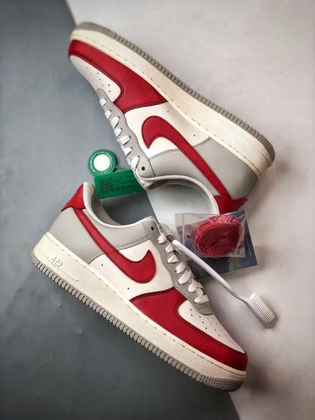 Air Force 1 '07 Low Branco, Cinza e Vermelho - Vista 6
