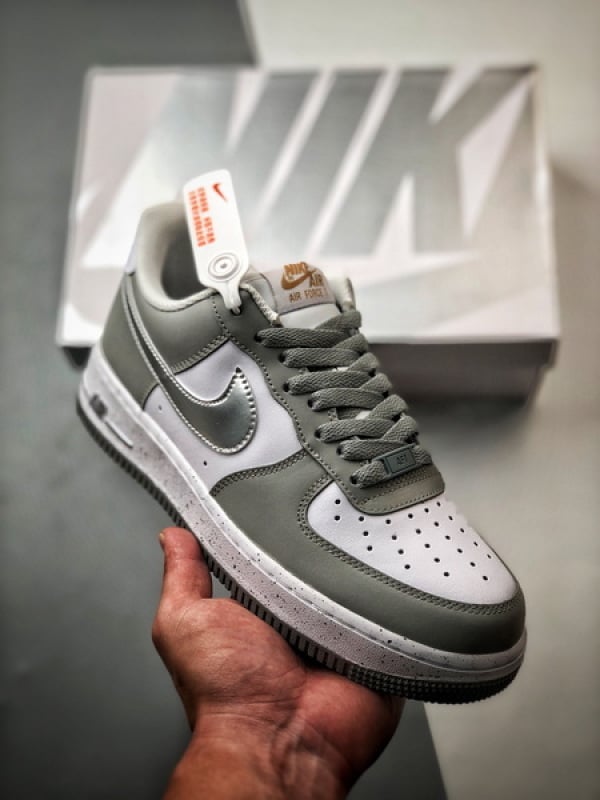 Air Force 1 '07 Low Branco, Cinza e Prata - Vista 1