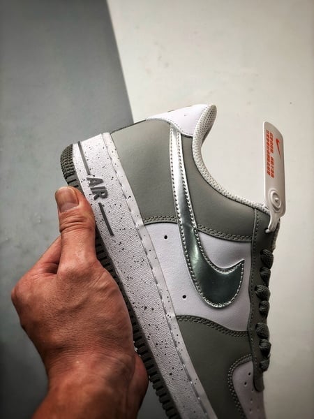 Air Force 1 '07 Low Branco, Cinza e Prata - Vista 2