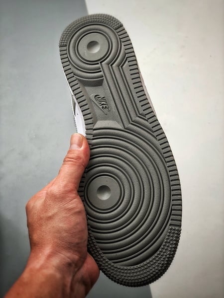 Air Force 1 '07 Low Branco, Cinza e Prata - Vista 4