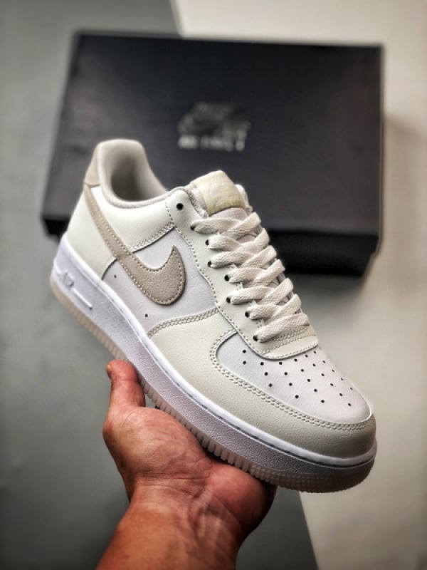Air Force 1 '07 Low Branco Creme - Vista 1