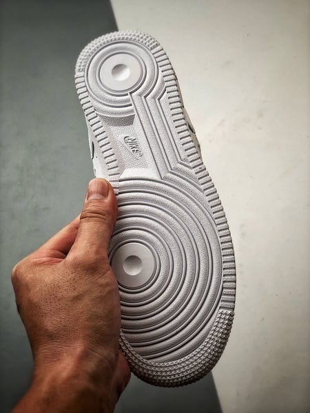 Air Force 1 '07 Low Branco e Rosa Graffiti - Vista 4