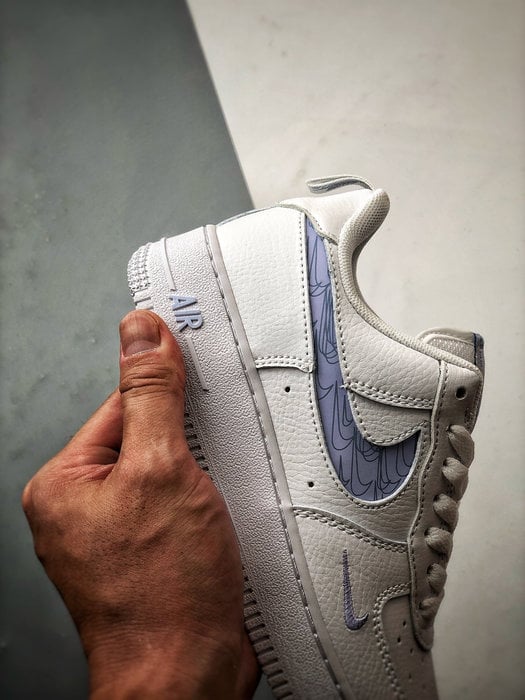 Air Force 1 '07 Low Branco e Roxo com Gancho Grafite - Vista 2