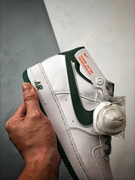 Air Force 1 '07 Low Branco e Verde Reflexivo - Vista 2