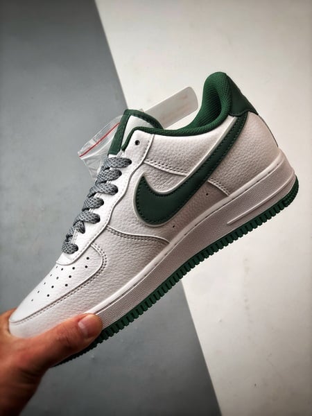 Air Force 1 '07 Low Branco e Verde Reflexivo - Vista 5