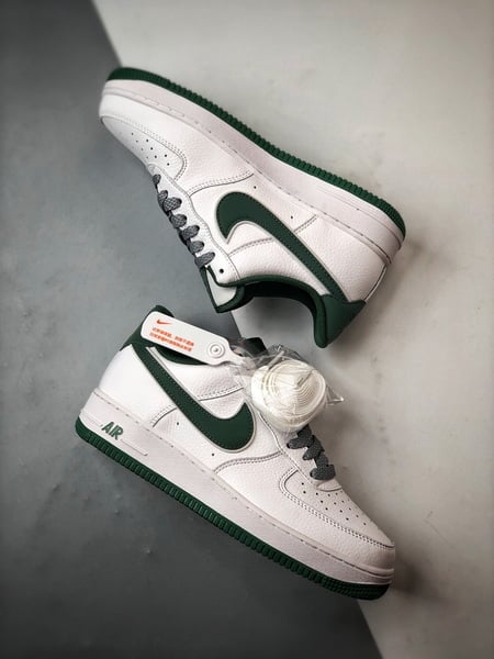 Air Force 1 '07 Low Branco e Verde Reflexivo - Vista 6
